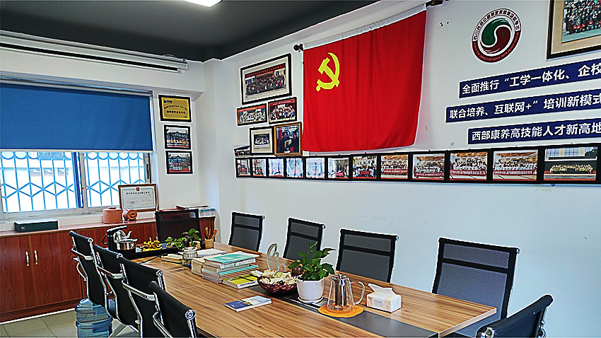 中国投农投乡村振兴专家委员会与四川西部中医药产业职业培训学校交流