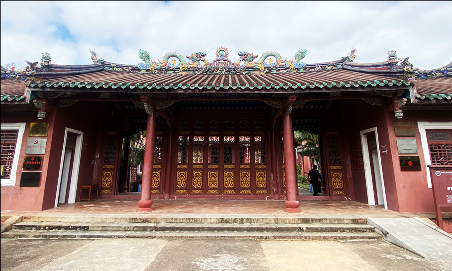 ����˵/�ι����ȹʾӣ����¡�����½�ᡷ���ú�ɫ�Ļ���ֲ���ģ�����Ŭ���ܶ��ľ�������