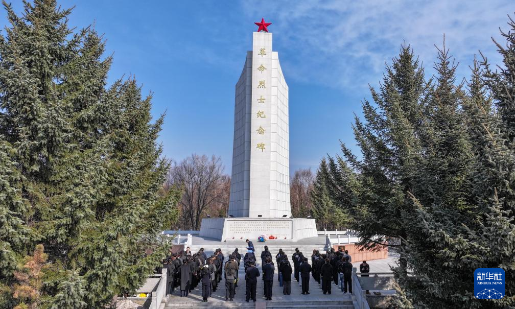 清明节前祭先烈