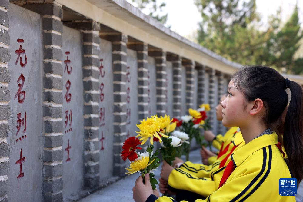清明节前祭先烈